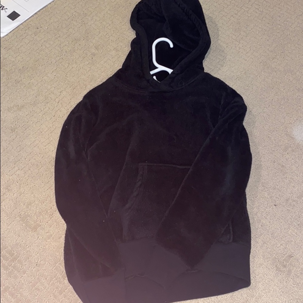 black comfy sweatshirt